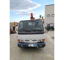 NISSAN CABSTAR CON GRU BENELLI